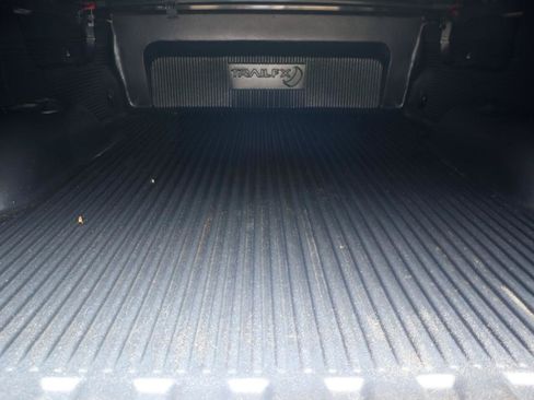 Used 2019 Chevrolet Silverado 2500 LT AWD/4WD image 9