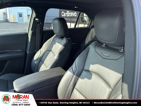 Used 2022 Cadillac XT4 Luxury w/ Cold Weather Package AWD/4WD image 13