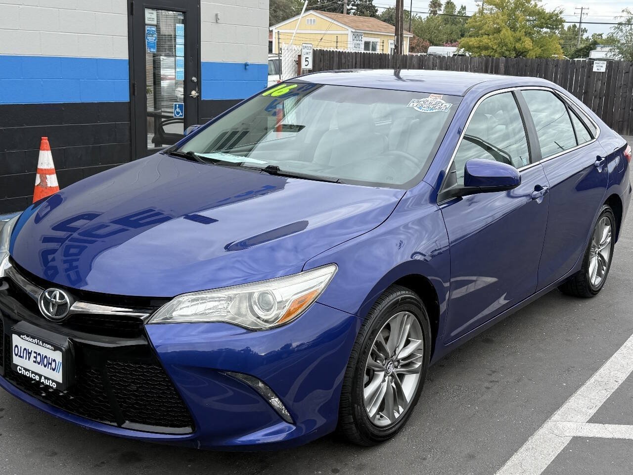 Used 2016 Toyota Camry SE FWD image 3