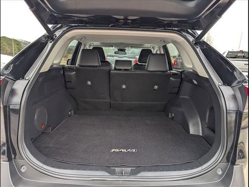 Used 2019 Toyota RAV4 XLE Premium image 19