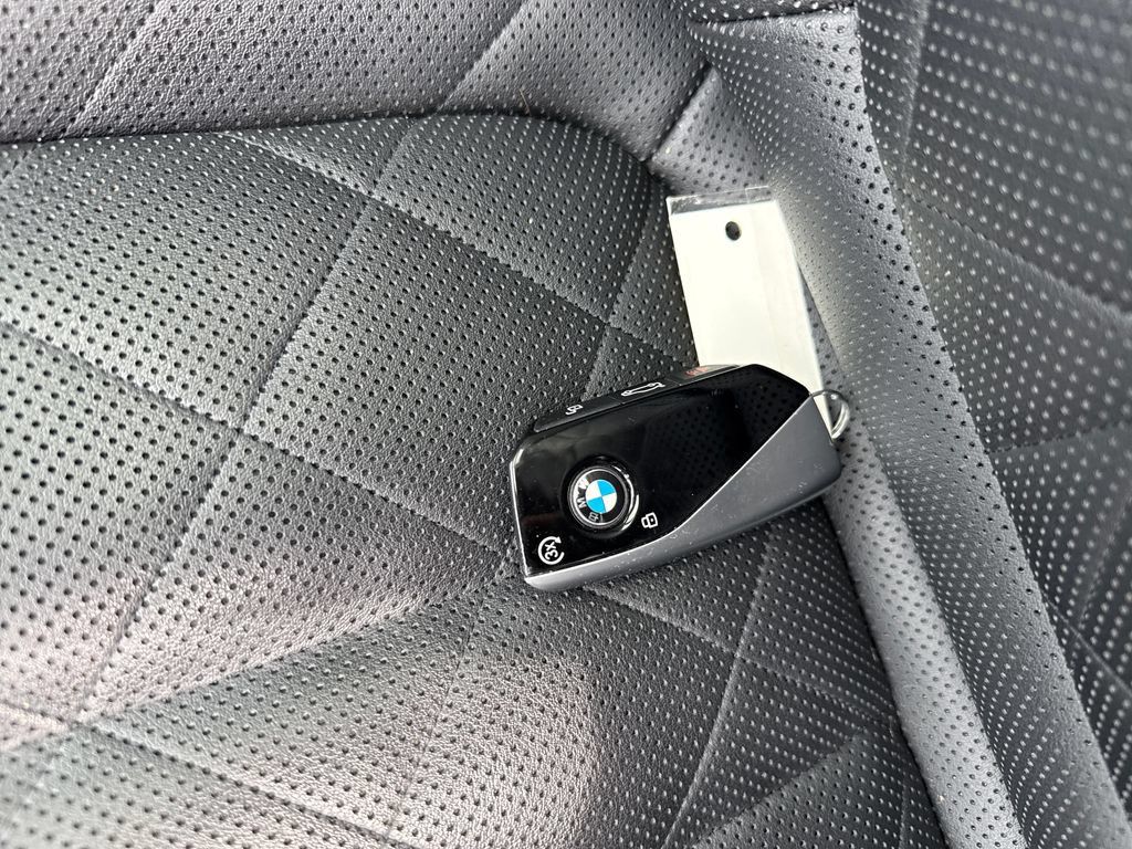 Used 2023 BMW X7 xDrive40i w/ Premium Package AWD/4WD image 34