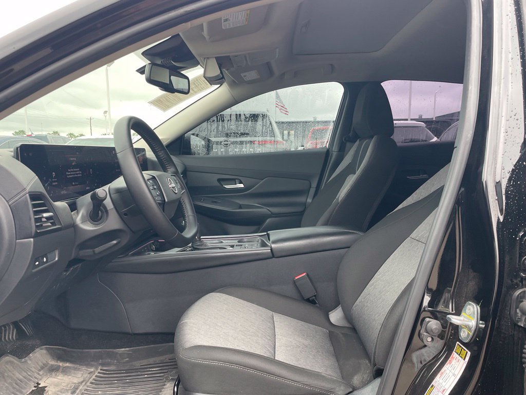 Used 2026 Nissan Sentra SV w/ SV Convenience Package FWD image 13