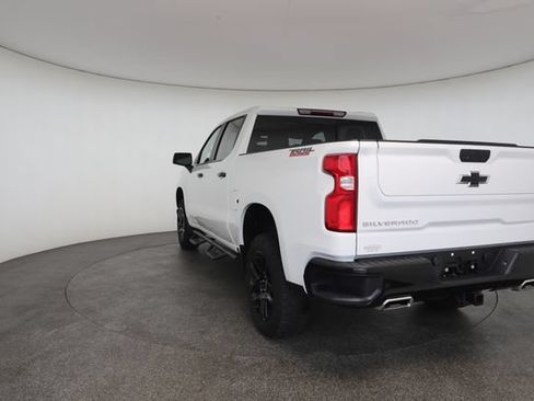 Used 2021 Chevrolet Silverado 1500 LT Trail Boss w/ LT Trail Boss Premium Package AWD/4WD image 17