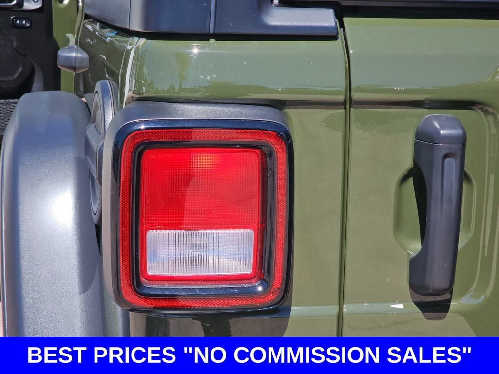 Used 2024 Jeep Wrangler Unlimited AWD/4WD image 40
