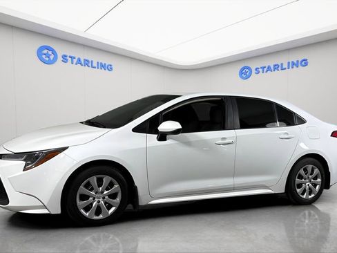 Used 2020 Toyota Corolla LE FWD image 3