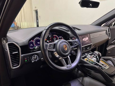 Used 2022 Porsche Cayenne Coupe AWD/4WD image 9