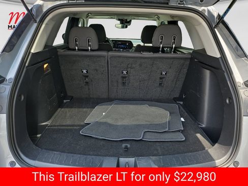 Used 2025 Chevrolet TrailBlazer LT AWD/4WD image 19