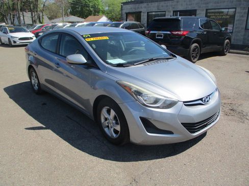 Used 2015 Hyundai Elantra SE FWD image 1