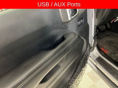 Used 2018 Jeep Wrangler Unlimited Sahara image 12