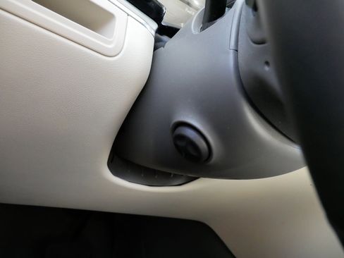 Certified 2023 Cadillac XT5 Premium Luxury w/ LPO, Floor Liner Package image 27