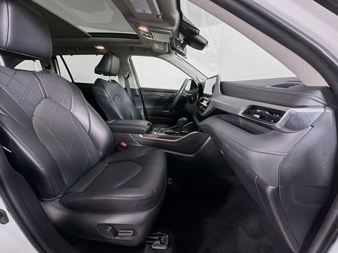 Used 2022 Toyota Highlander Platinum image 32