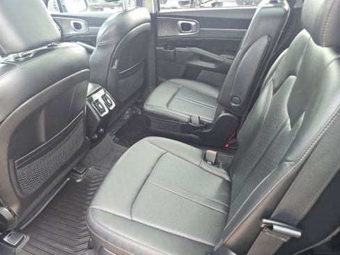 Used 2023 Kia Sorento SX image 14