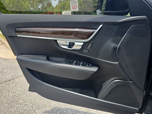 Used 2018 Volvo S90 T6 Momentum w/ Convenience Package AWD/4WD image 22