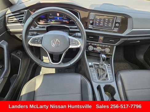 Used 2023 Volkswagen Jetta SE FWD image 15