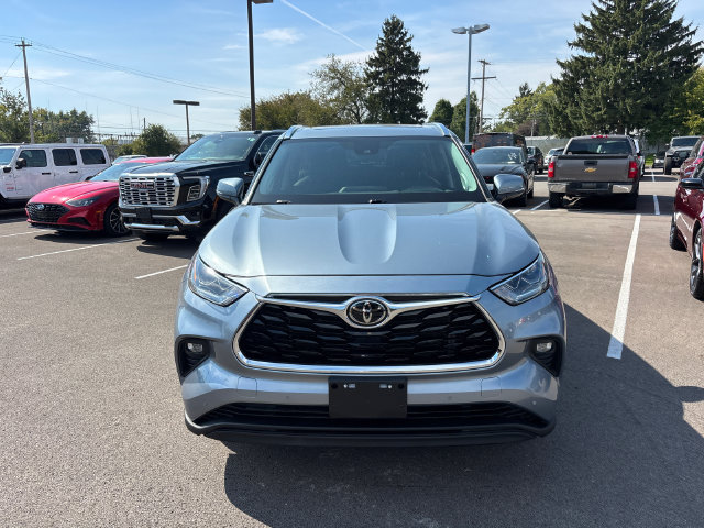 Used 2021 Toyota Highlander Limited FWD image 9