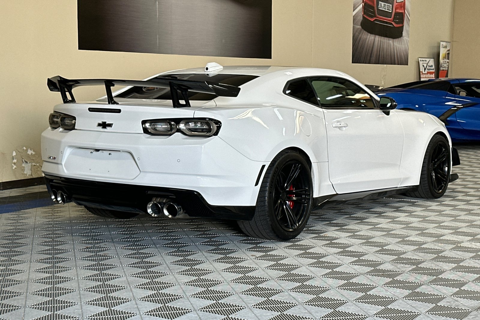 Used 2021 Chevrolet Camaro ZL1 RWD image 4