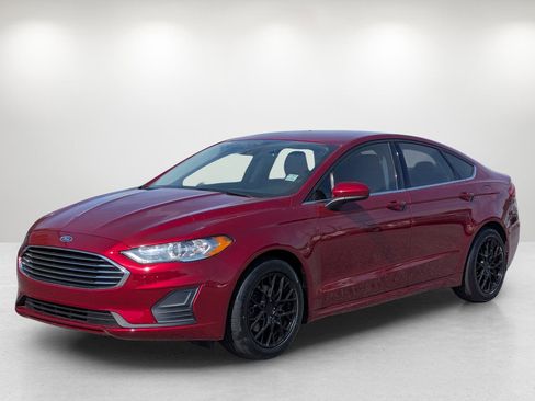 Used 2019 Ford Fusion SE image 1