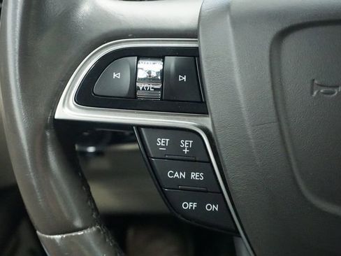 Used 2019 Lincoln Nautilus Select image 34