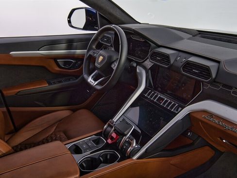 Used 2022 Lamborghini Urus AWD/4WD image 33