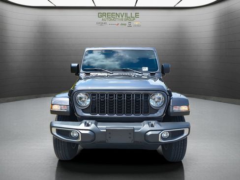 Used 2024 Jeep Gladiator Sport image 9
