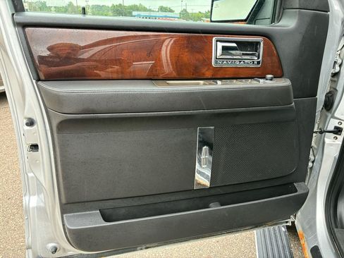 Used 2014 Lincoln Navigator L 4WD image 15