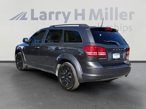 Used 2019 Dodge Journey SE image 3