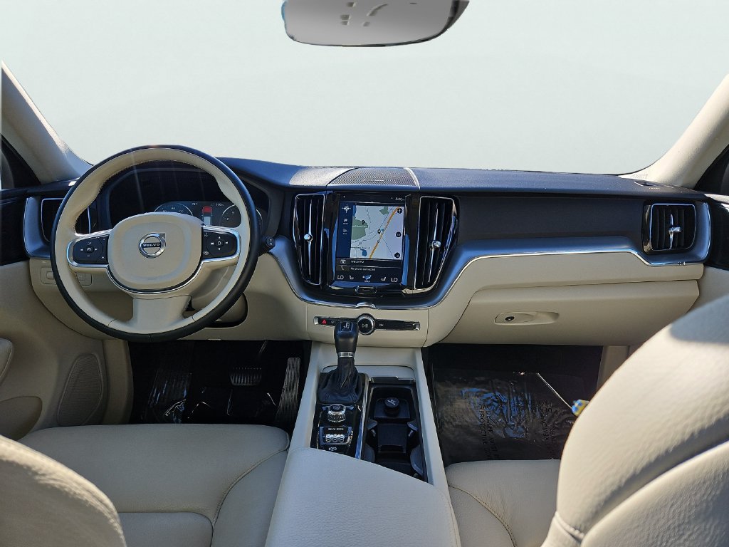 Used 2019 Volvo XC60 T6 Momentum w/ Multimedia Package AWD/4WD image 11