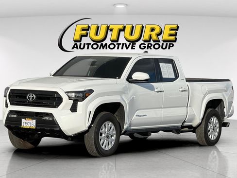Used 2025 Toyota Tacoma SR5 image 8