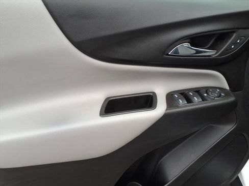 Used 2023 Chevrolet Equinox LS image 15