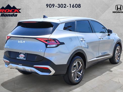 Used 2023 Kia Sportage LX AWD/4WD image 6