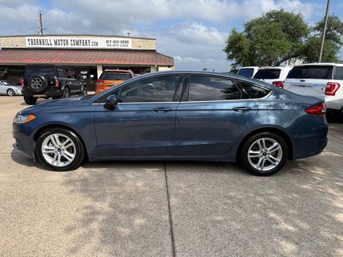 Used 2018 Ford Fusion SE FWD image 4