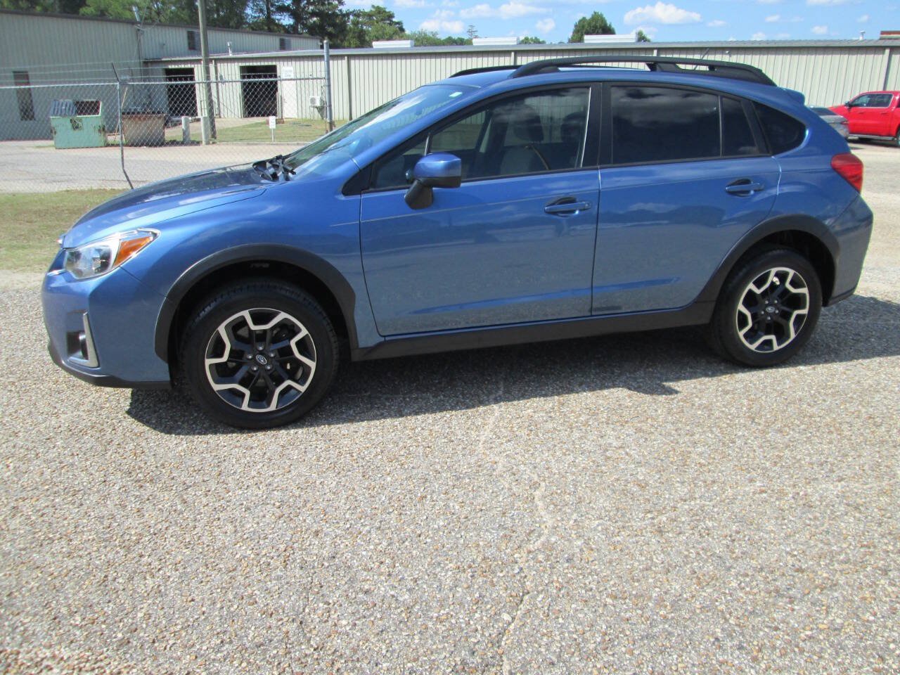 Used 2017 Subaru Crosstrek 2.0i Premium AWD/4WD image 3
