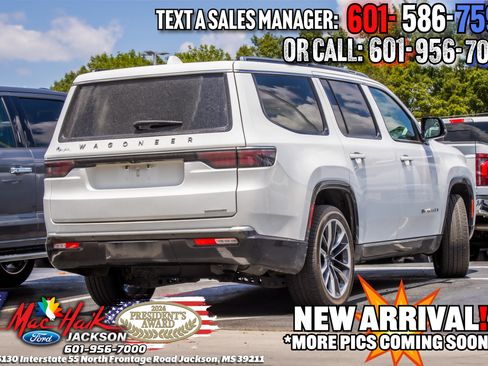 Used 2023 Jeep Wagoneer Series III w/ Premium Group I RWD image 2