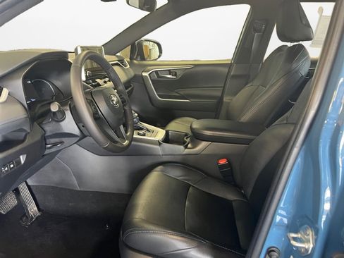 Used 2023 Toyota RAV4 SE image 11