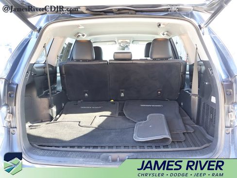 Used 2019 Toyota Highlander Plus AWD/4WD image 14
