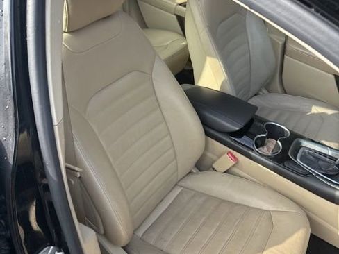 Used 2016 Ford Fusion SE w/ Equipment Group 202A image 22