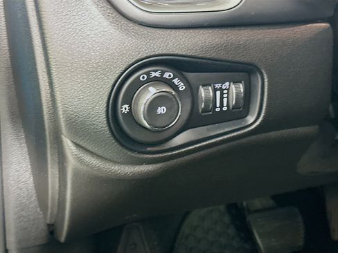 Used 2022 Jeep Renegade Latitude w/ Convenience Group image 17