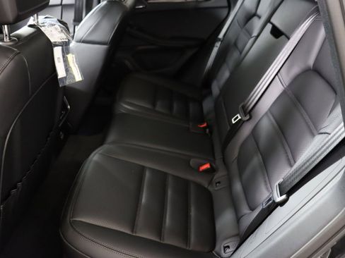 Certified 2025 Porsche Macan AWD/4WD image 14