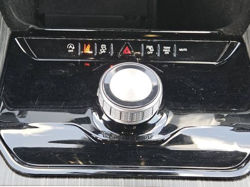 Used 2024 Jeep Wagoneer Series II w/ Flexible Seating Group RWD image 14