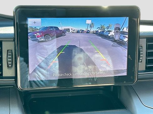 Used 2022 Ford Explorer XLT image 13