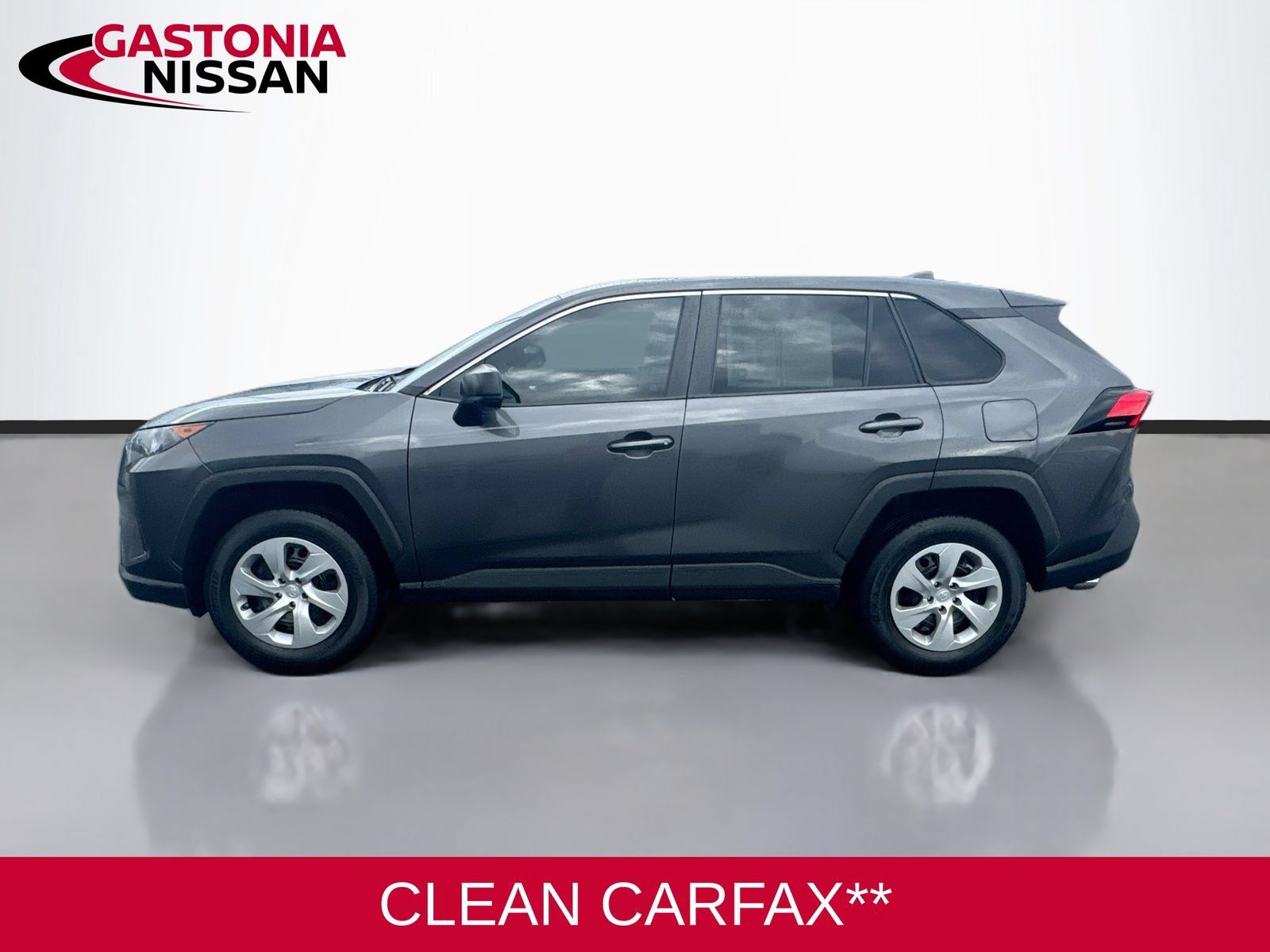 Used 2022 Toyota RAV4 LE AWD/4WD image 5