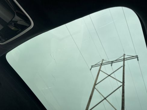 Used 2018 Land Rover Range Rover Velar R-Dynamic HSE image 33