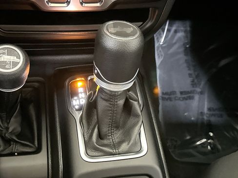 Used 2022 Jeep Wrangler Sport S image 31