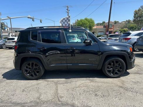 Used 2018 Jeep Renegade Altitude FWD image 3