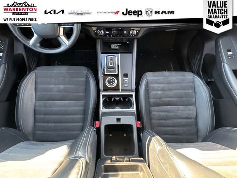 Used 2024 Mitsubishi Outlander SE image 28