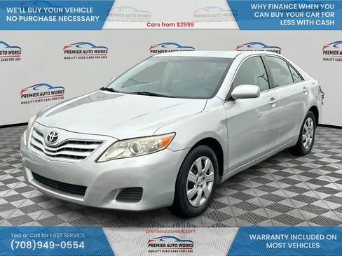 Used 2010 Toyota Camry LE image 1