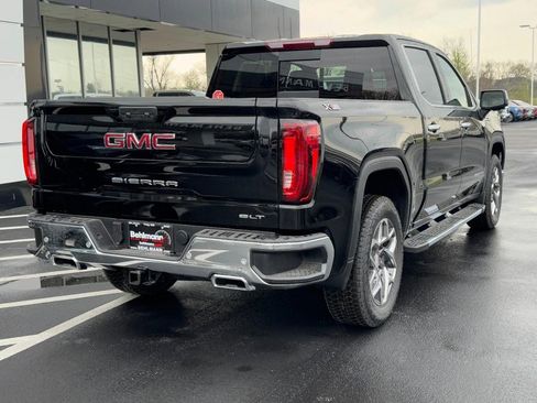 New 2026 GMC Sierra 1500 SLT image 4