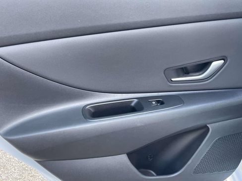 Certified 2025 Hyundai Elantra SEL FWD image 9