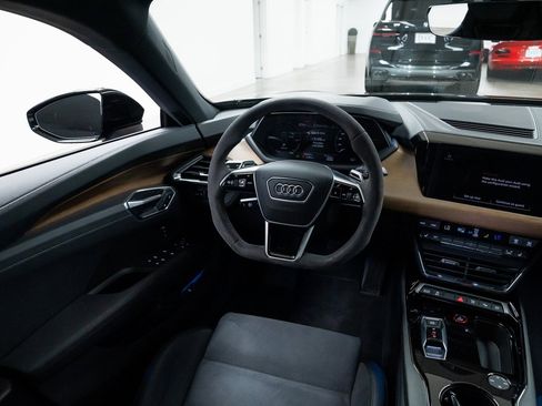 Used 2022 Audi e-tron GT Prestige w/ Prestige Package image 10