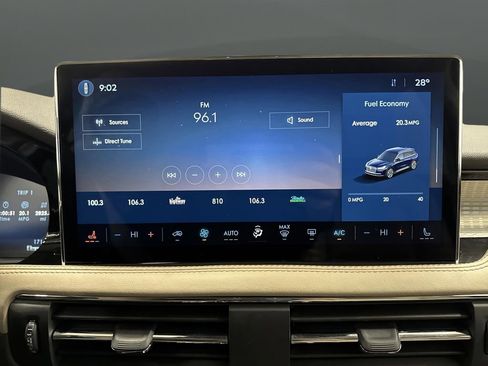 Used 2023 Lincoln Corsair AWD image 19